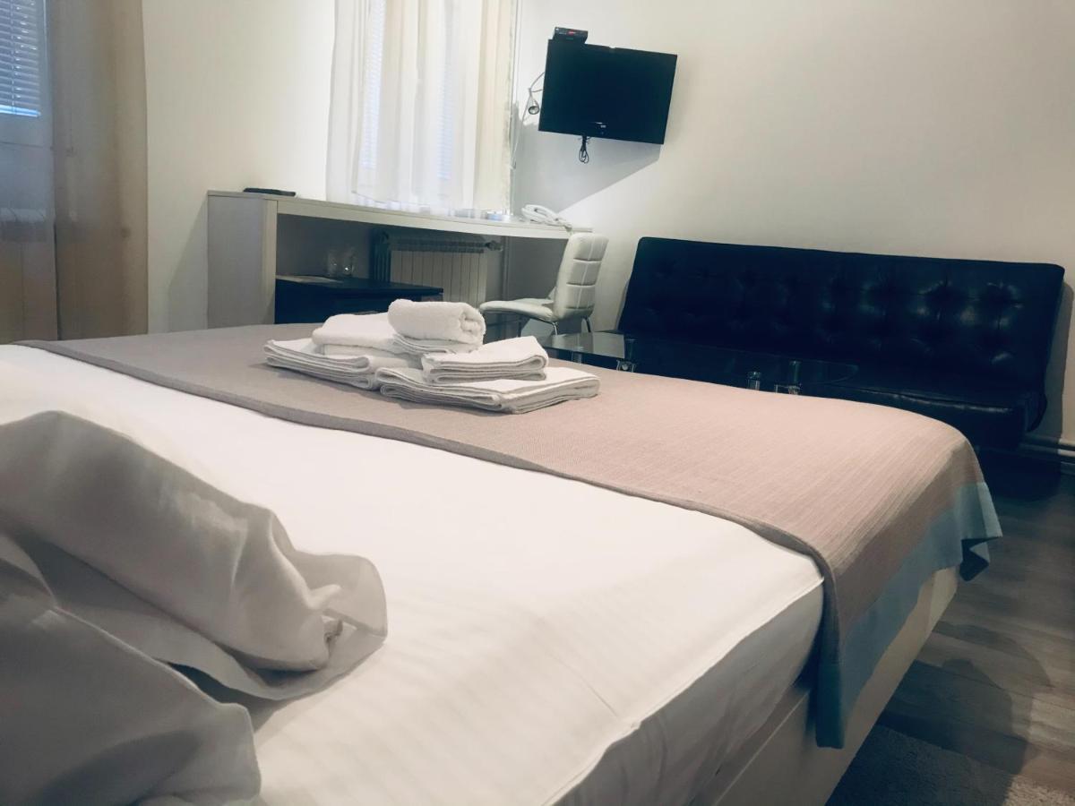 Garni Hotel King ครากูเยวัตส์ ภายนอก รูปภาพ
