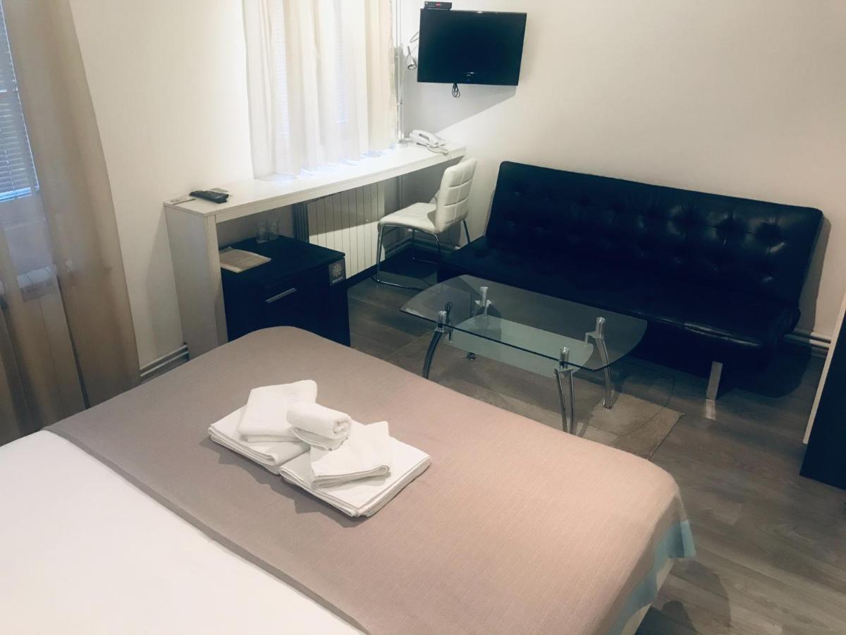 Garni Hotel King ครากูเยวัตส์ ภายนอก รูปภาพ